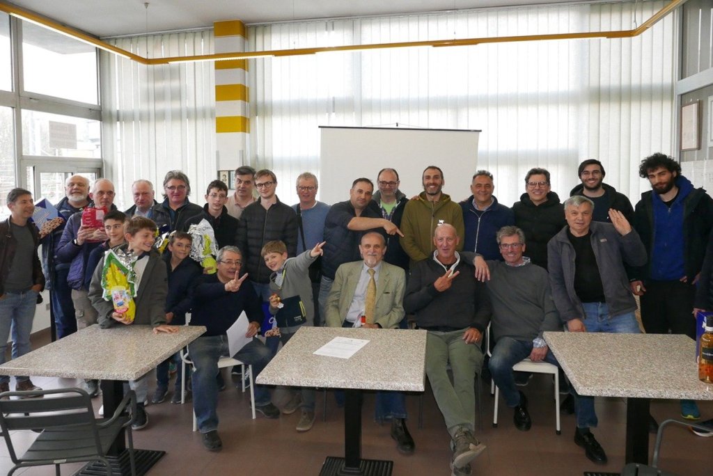 Scacchi: successo per il “Torneo di Pasqua”,  organizzato, ieri a Lecco, dal circolo scacchistico. Da oggi tutti impegnati a seguire il match mondiale tra il cinese Ding Liren e il russo Jan&nbsp;Nepomnjaščij