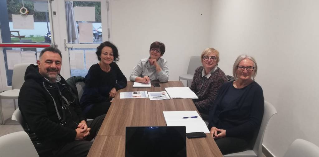 Incontro n. 8 del corso di scrittura terapeutica e creativa di Nero su Bianco. Importanza dell’improvvisazione, rispetto dei ruoli, racconti divertenti, osservazione&nbsp;estemporanea.