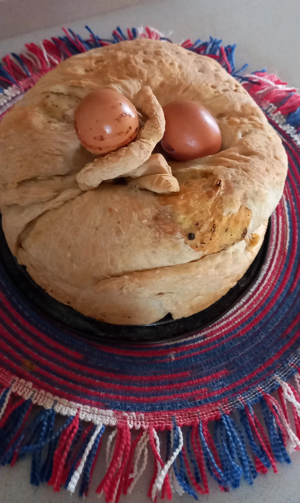 Buona Pasqua di Nero su Bianco con sua maestà il&nbsp;casatiello!