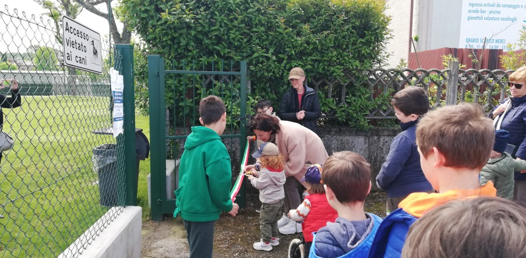 Leo taglia il nastro al nuovo campo giochi delle&nbsp;Broglie