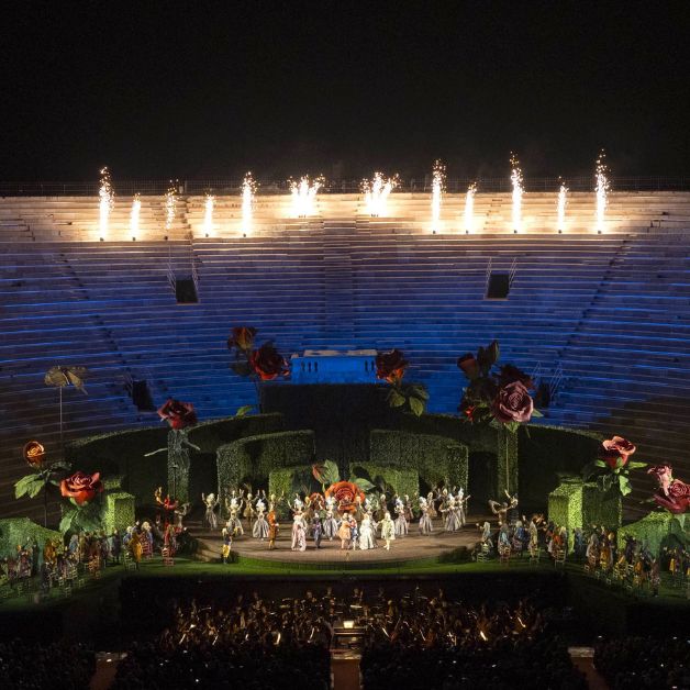 FIGARO TORNA ALL’ARENA DI VERONA, CON AIDA E CARMEN, DAL 22 AL 24 AGOSTO. Dopo la festa della zarzuela con la Noche Española, torna l’opera italiana all’Arena di Verona con tre grandi classici e interpreti internazionali di&nbsp;prestigio