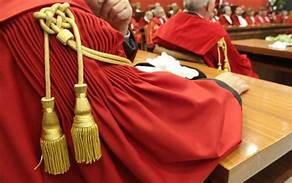 Referendum giustizia 2022, si vota il 12 giugno per i 5 quesiti, ammessi dalla Corte Costituzionale, durante un election day, insieme alle elezioni amministrative comunali. La Consulta ha dichiarato inammissibili tre quesiti che riguardavano l’eutanasia, la legalizzazione della coltivazione della cannabis e la responsabilità civile diretta dei&nbsp;magistrati