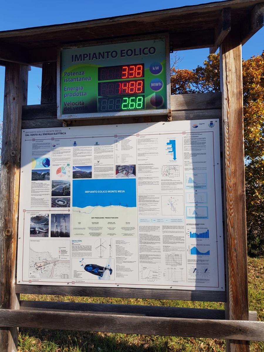 Alla scoperta del parco eolico di Monte Mesa a Rivoli Veronese. Dove il cielo cade nel lago, orchidee blu e farfalle&nbsp;bianche