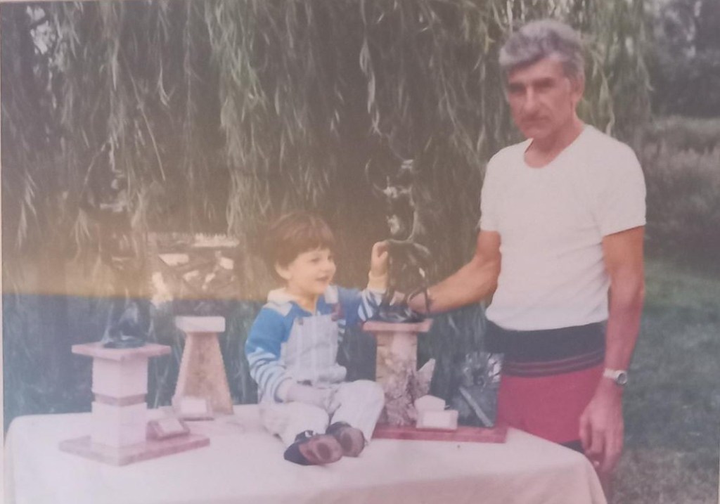 Nonno Sandro salvò un turista inglese dall’annegamento. Alex lo scopre da vecchi&nbsp;giornali