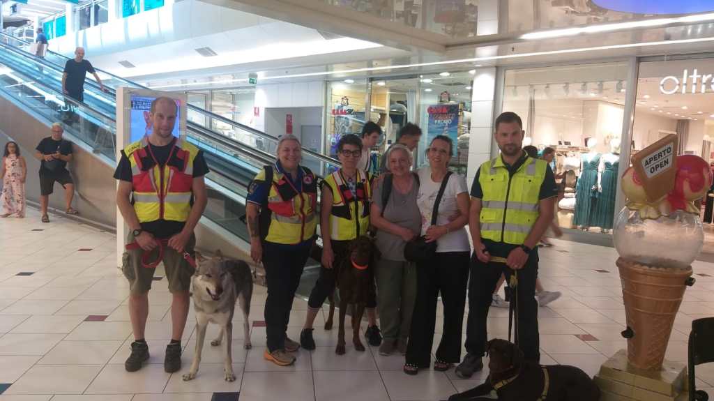 Unità cinofila del gruppo Odv Anps di Peschiera in addestramento col gruppo gardesano MT. Ieri prova di ricerca persone scomparse alla Grande&nbsp;Mela