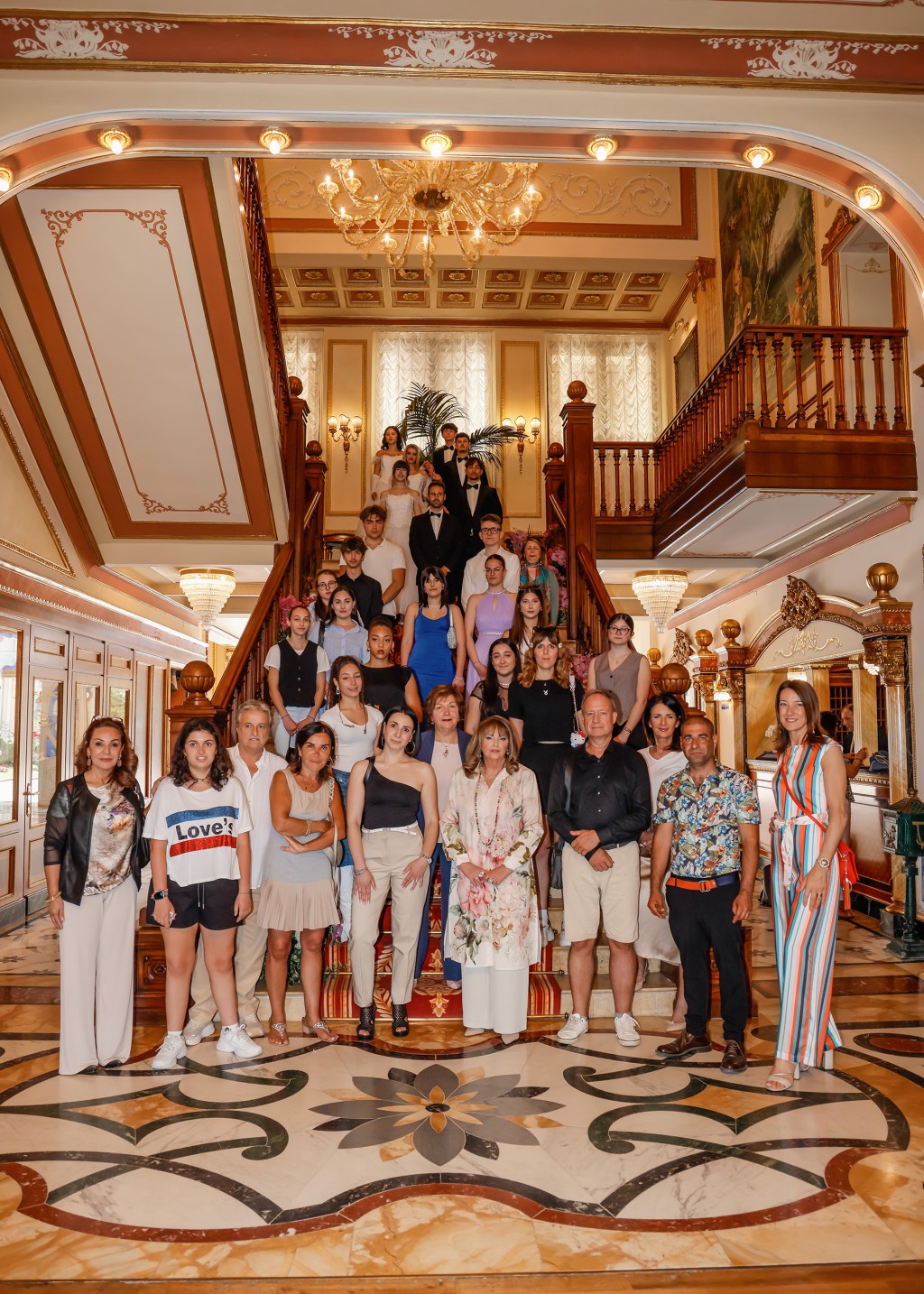 Ballo delle Debuttanti: il fascino senza tempo dell’Open Day al Regina Palace di Stresa. L’evento, tra lusso e inclusione sociale, dal 25 ottobre al 1&nbsp;novembre