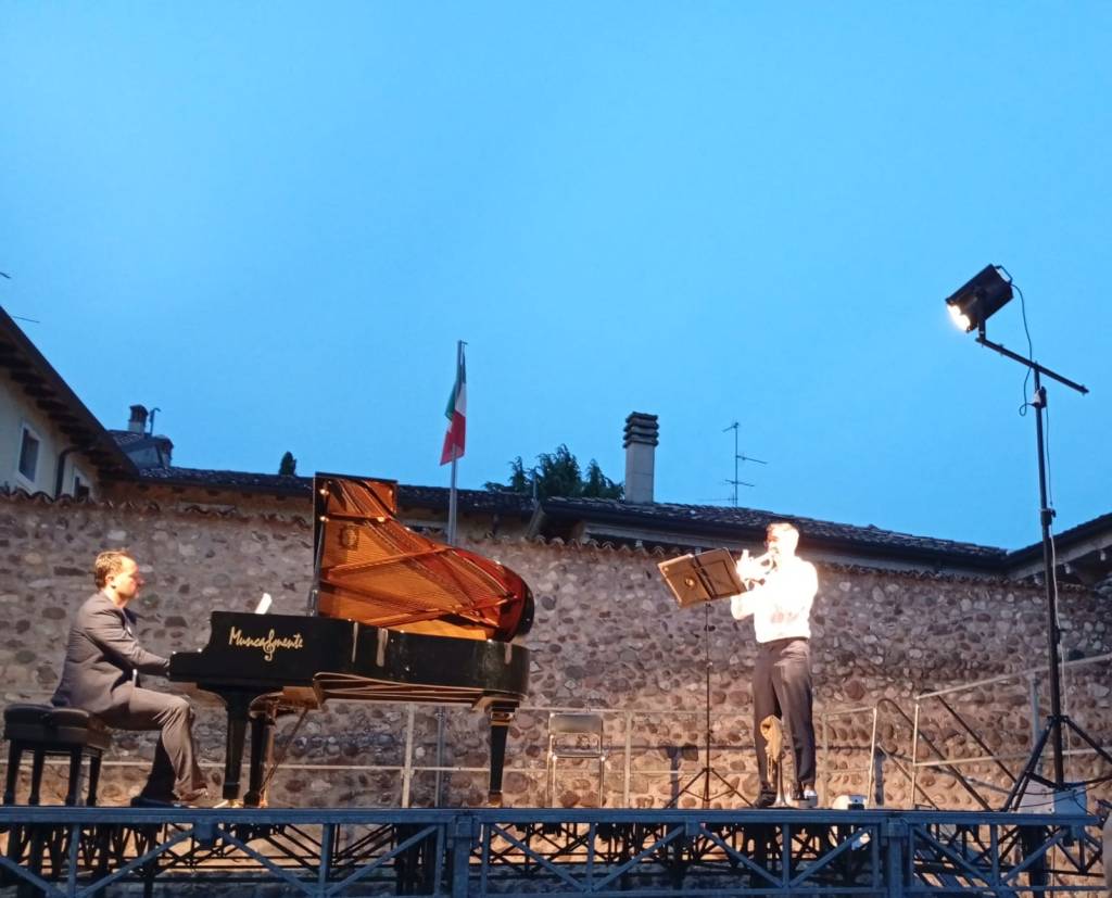 Serata magica all’insegna della musica nella Piazzetta delle Arti e dei Mestieri di Monzambano