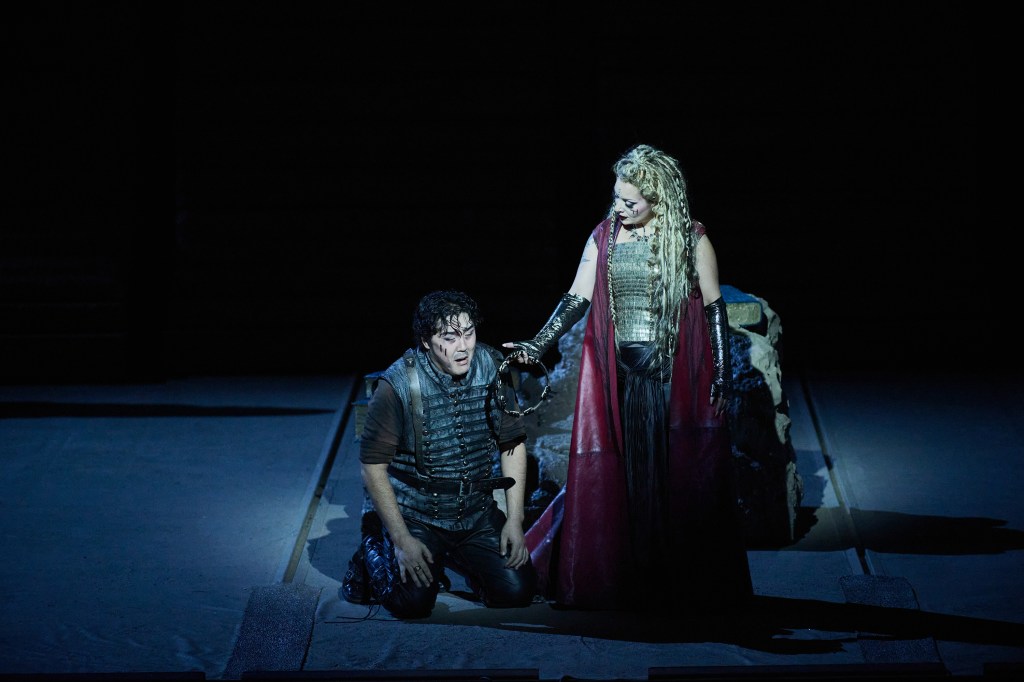 Anastasia Bartoli, soprano emergente al Macerata Opera Festival e… provetta paracadutista